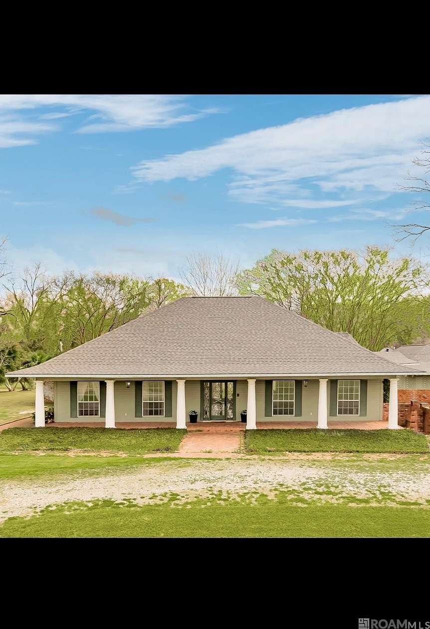 4.78 Acres of Land with Home for Sale in Zachary, Louisiana