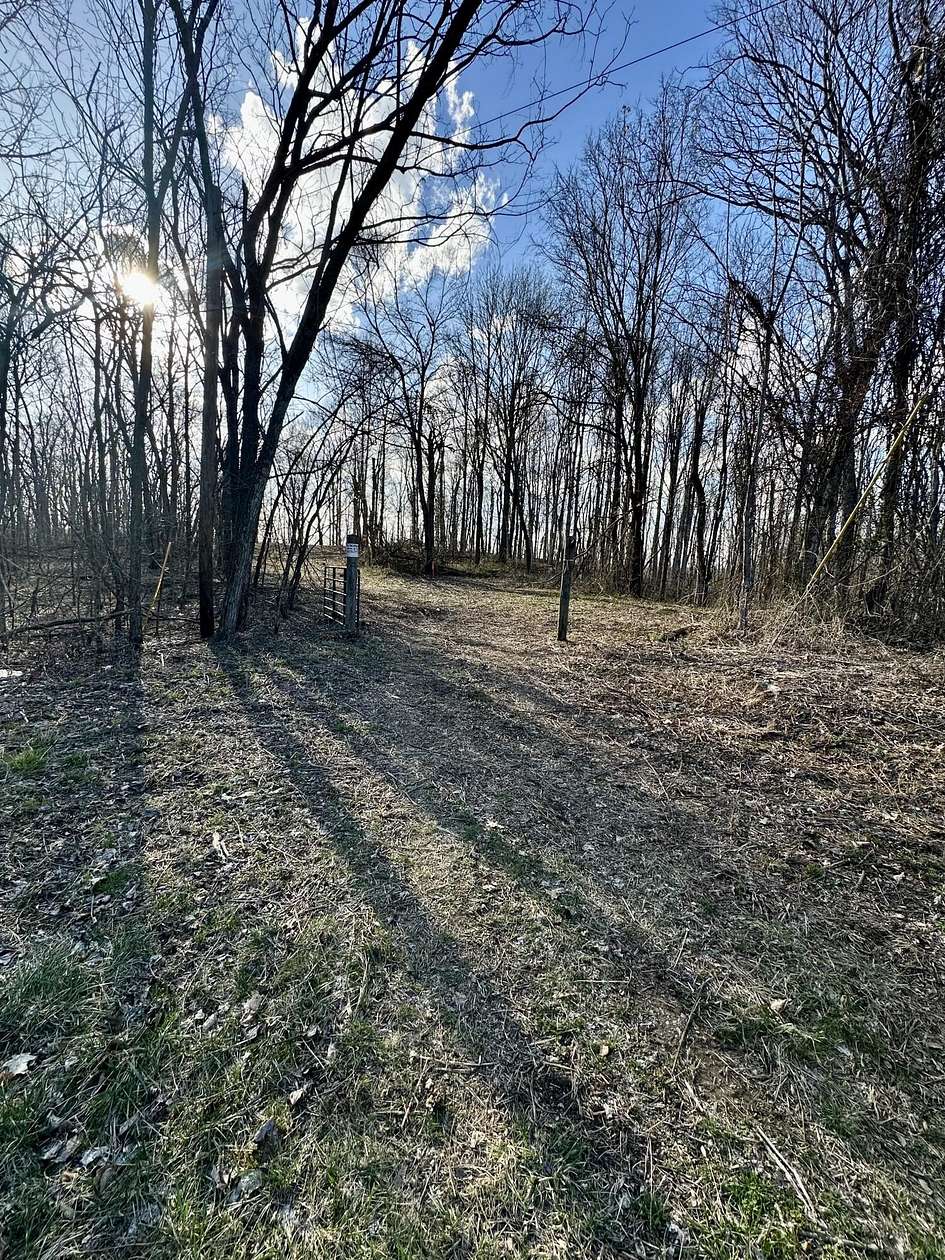28 Acres of Recreational & Residential Land for Sale in Albany, Kentucky