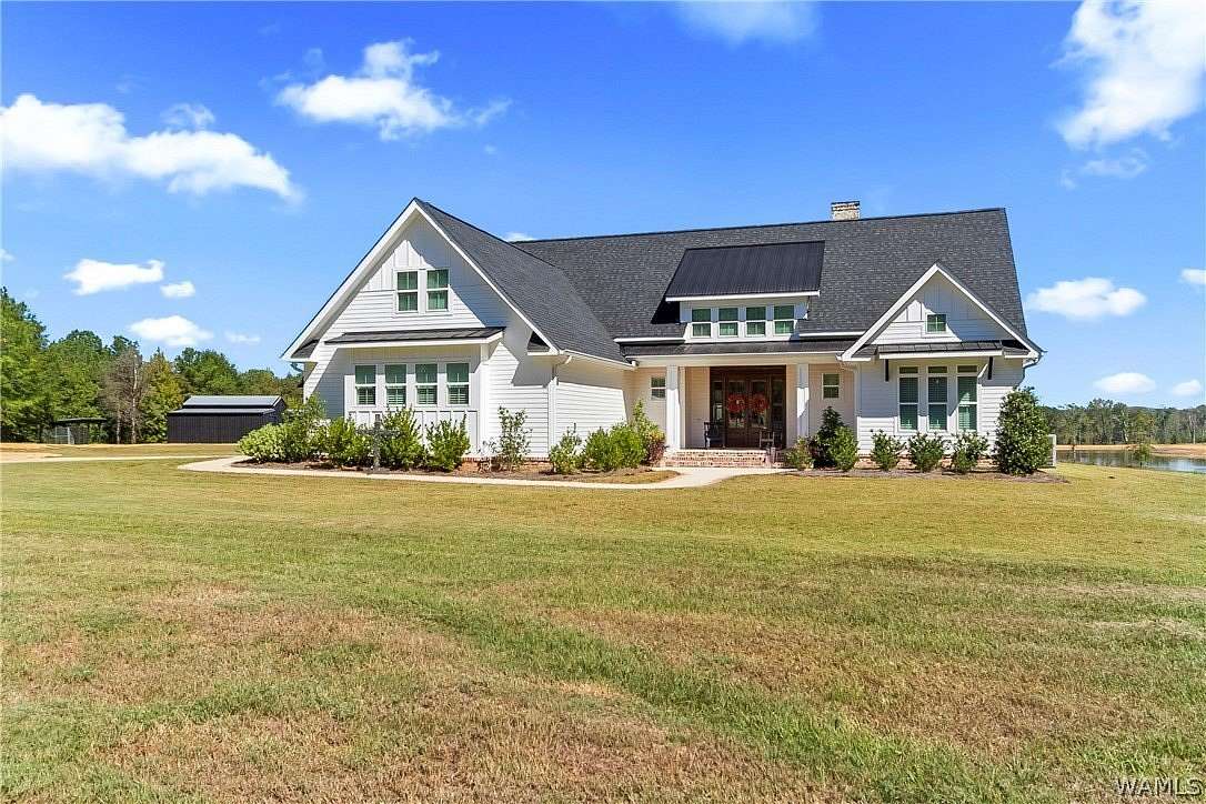 264 Acres of Land with Home for Sale in Moundville, Alabama