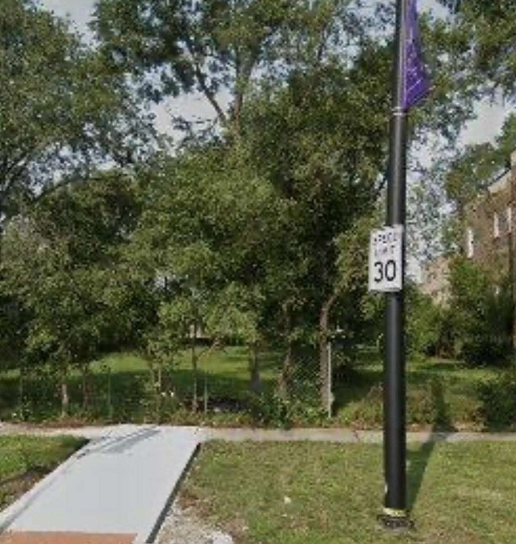 0.1 Acres of Land for Sale in Chicago, Illinois