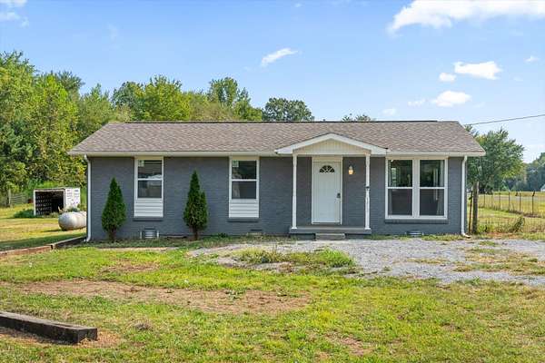 2.5 Acres of Land with Home for Lease in Clarksville, Tennessee