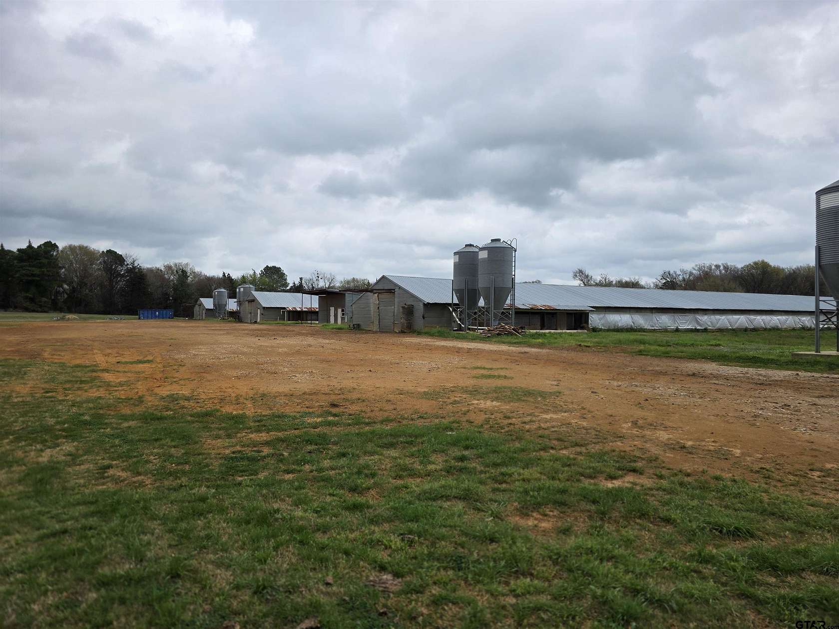 161 Acres of Land with Home for Sale in Pittsburg, Texas