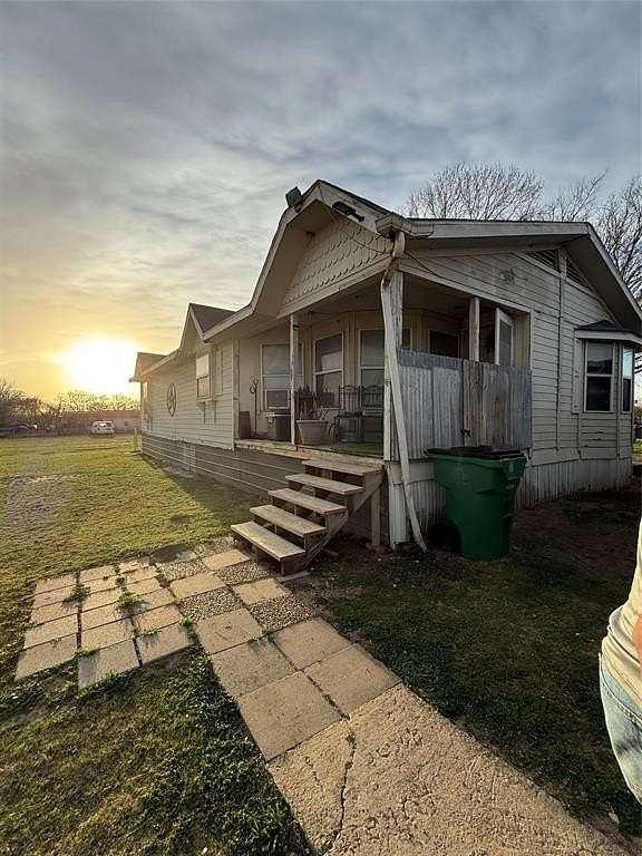 7 Acres of Land with Home for Sale in Waco, Texas