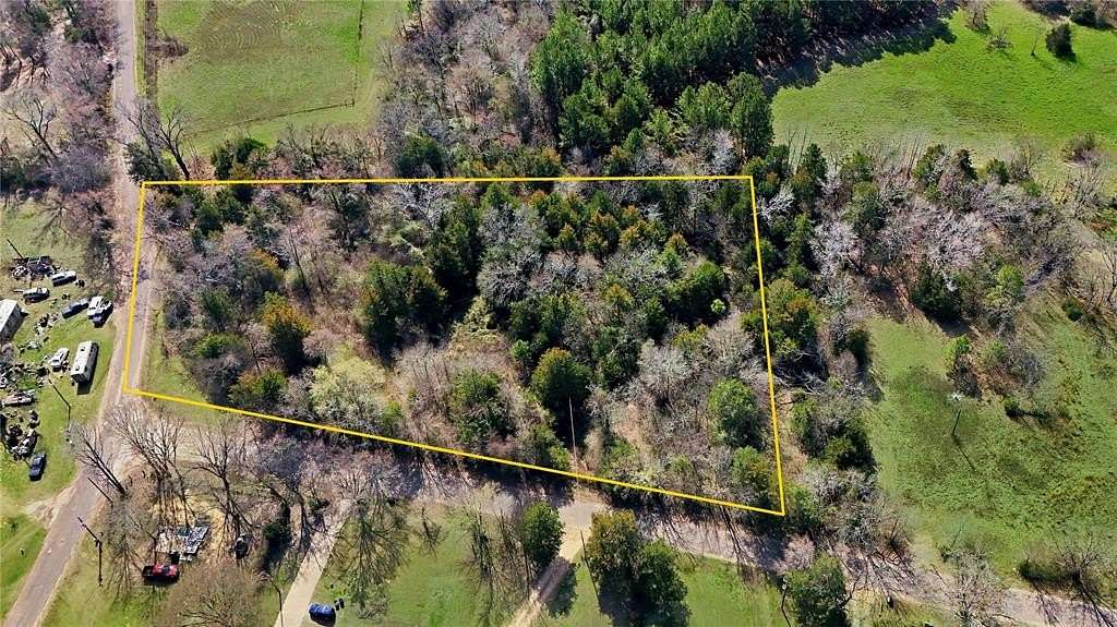 2.5 Acres of Land for Sale in Lindale, Texas