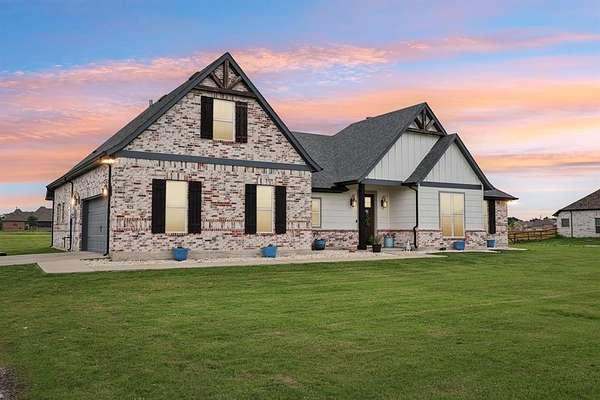 1.5 Acres of Land with Home for Sale in Trenton, Texas