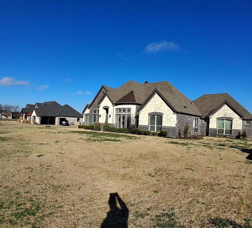 1.5 Acres of Land with Home for Sale in Rockwall, Texas