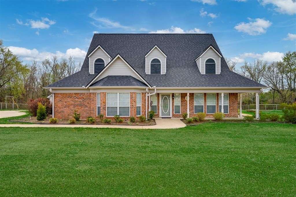 13.2 Acres of Land with Home for Sale in Bogata, Texas