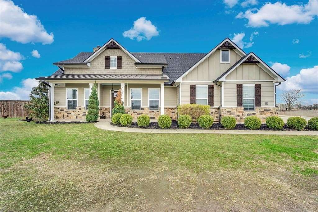 12.6 Acres of Land with Home for Sale in Waxahachie, Texas