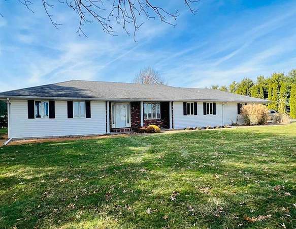 1.5 Acres of Land with Home for Sale in Bushnell, Illinois