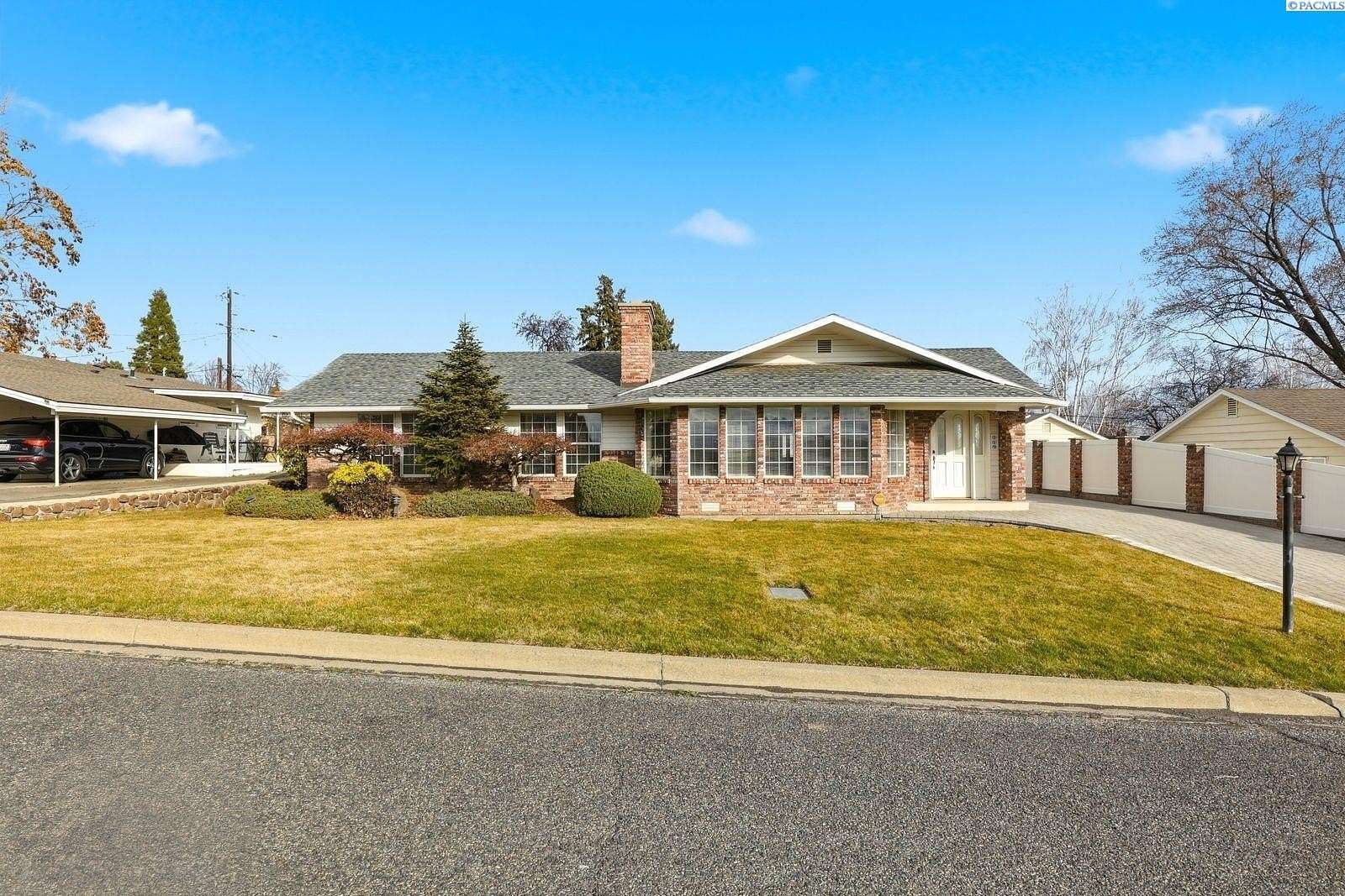 23 Acres of Land with Home for Sale in Yakima, Washington