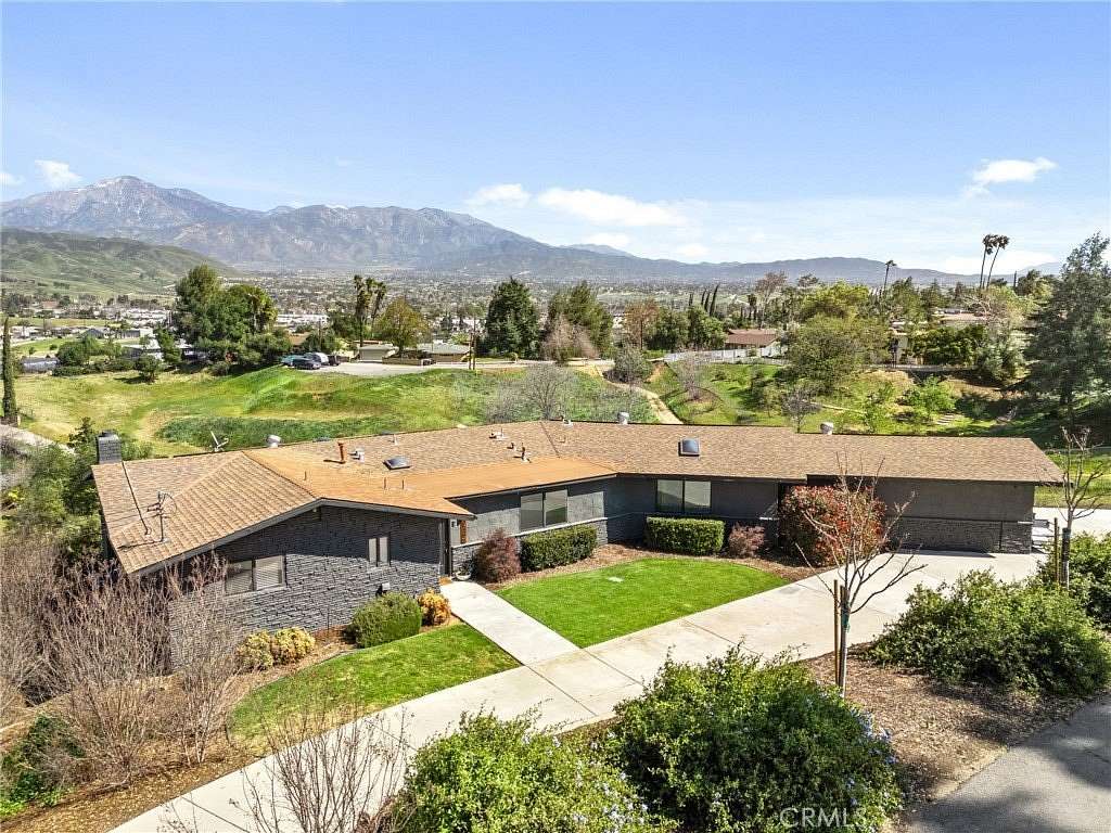 1.5 Acres of Land with Home for Sale in Redlands, California