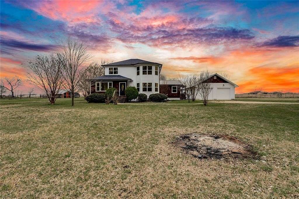 5.86 Acres of Land with Home for Sale in Waxahachie, Texas