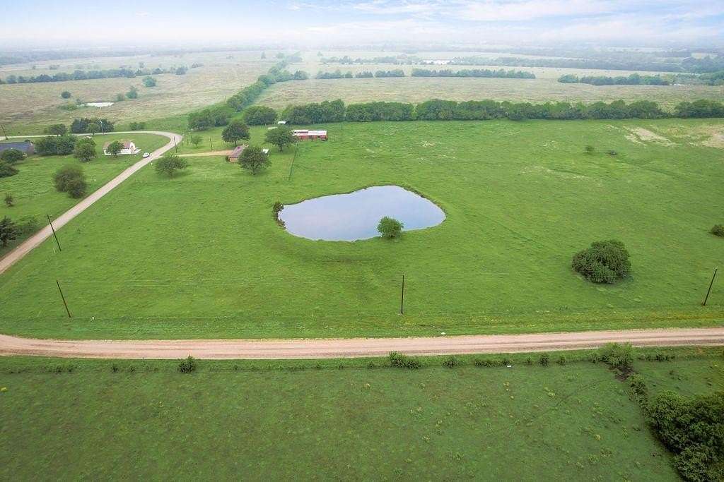 7.55 Acres of Land for Sale in Savoy, Texas