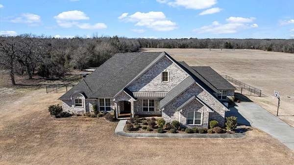 10 Acres of Land with Home for Sale in Lindale, Texas