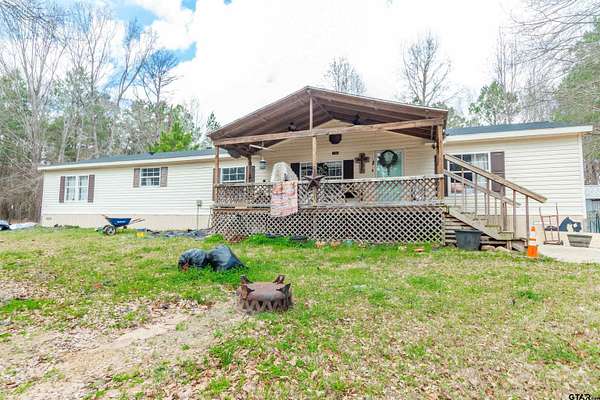 8 Acres of Land with Home for Sale in Jacksonville, Texas