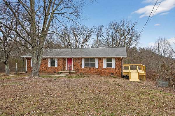 1.5 Acres of Land with Home for Sale in Trenton, Georgia