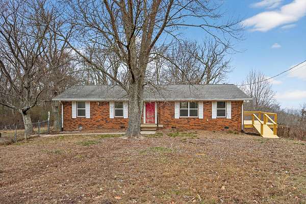 1.5 Acres of Land with Home for Sale in Trenton, Georgia