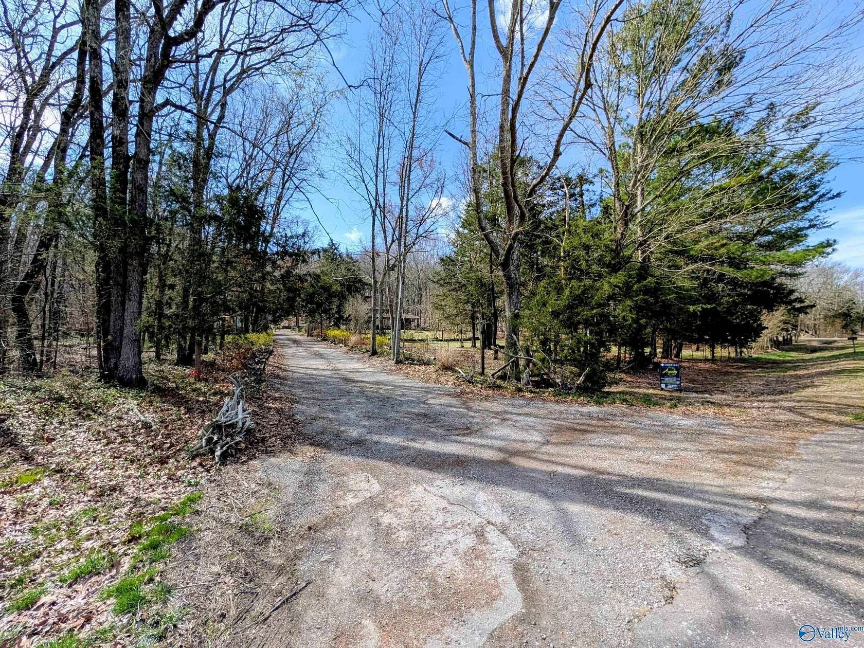 4 Acres of Land with Home for Auction in Falkville, Alabama