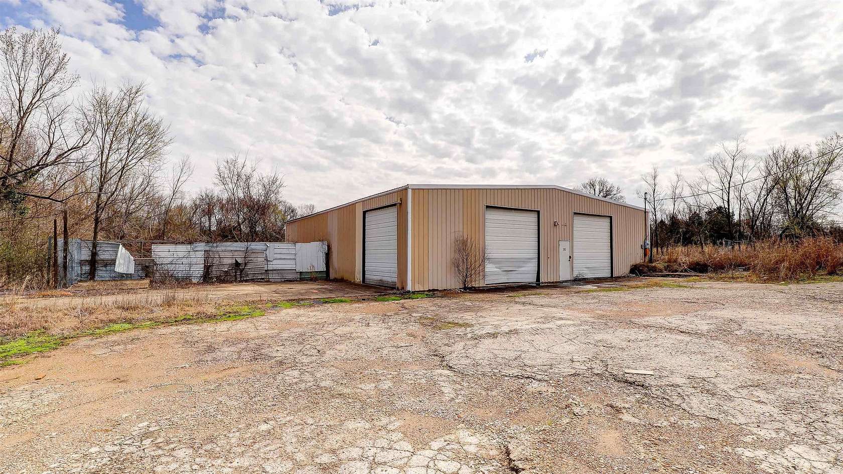 31.7 Acres of Improved Commercial Land for Sale in Texarkana, Arkansas