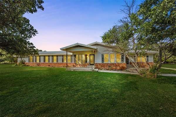 16.7 Acres of Land with Home for Sale in Waco, Texas