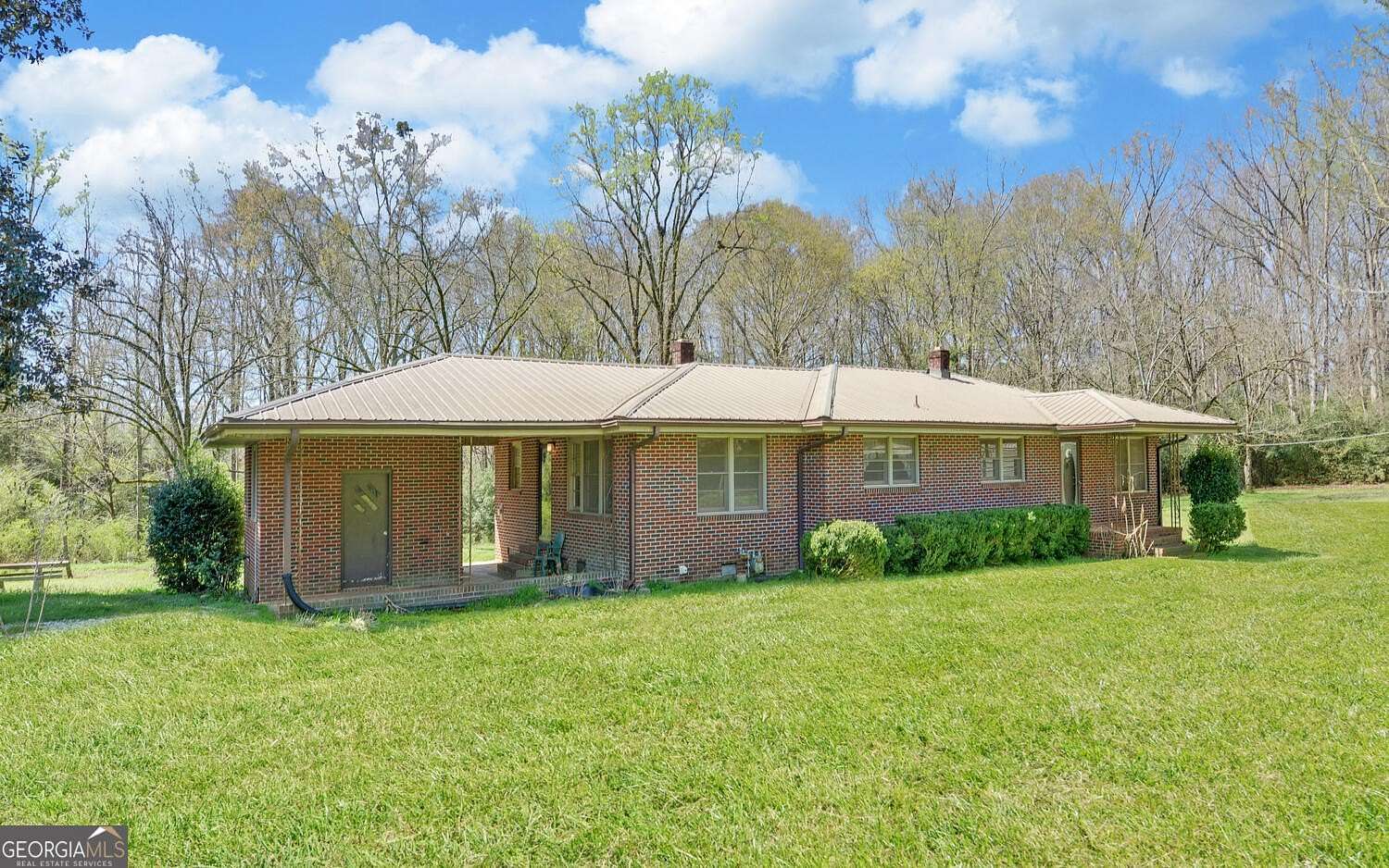 4.6 Acres of Land with Home for Sale in Dewy Rose, Georgia