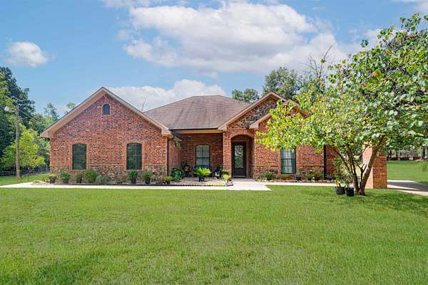 28 Acres of Agricultural Land with Home for Sale in Diana, Texas
