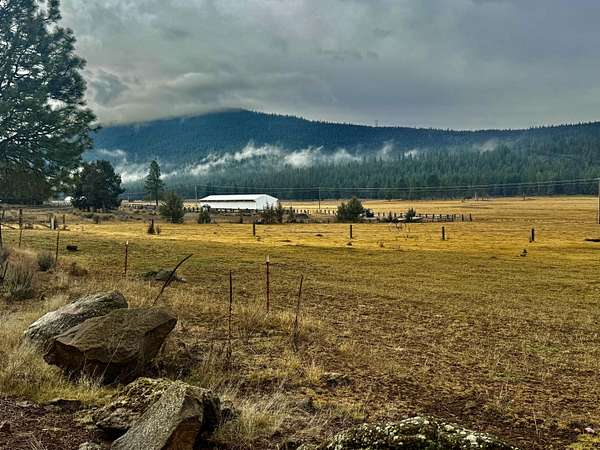 395 Acres of Land with Home for Sale in Klamath Falls, Oregon