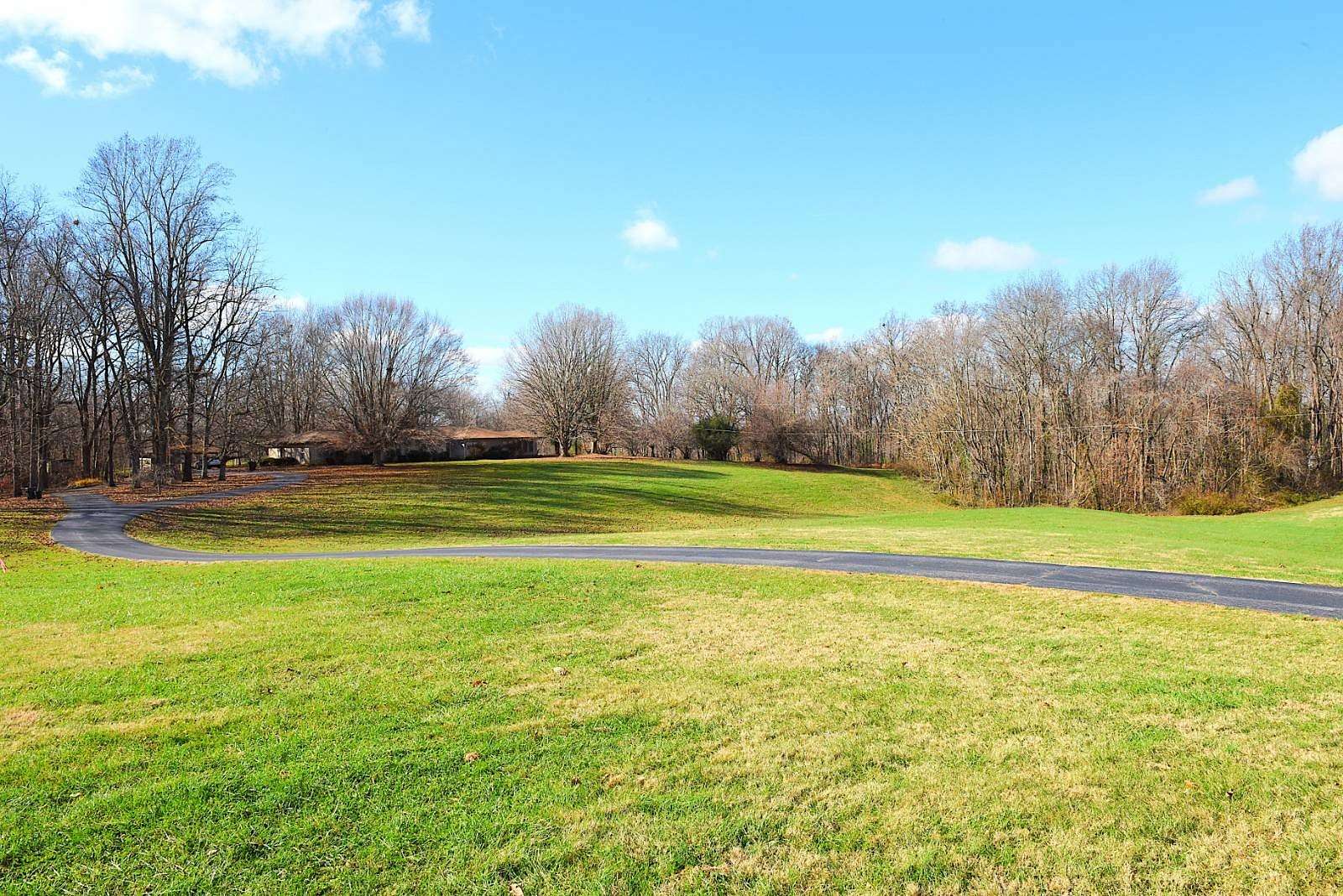 12.2 Acres of Recreational Land with Home for Sale in Edmonton, Kentucky