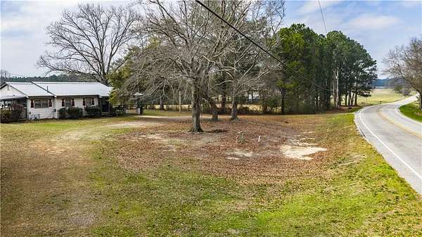 39.5 Acres of Land with Home for Sale in Notasulga, Alabama