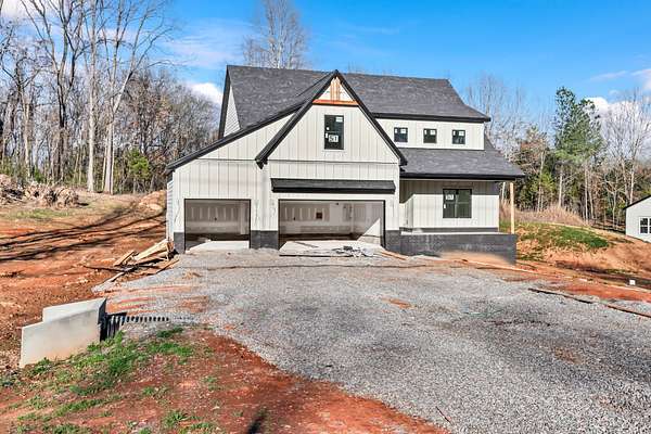 1.5 Acres of Land with Home for Sale in Clarksville, Tennessee