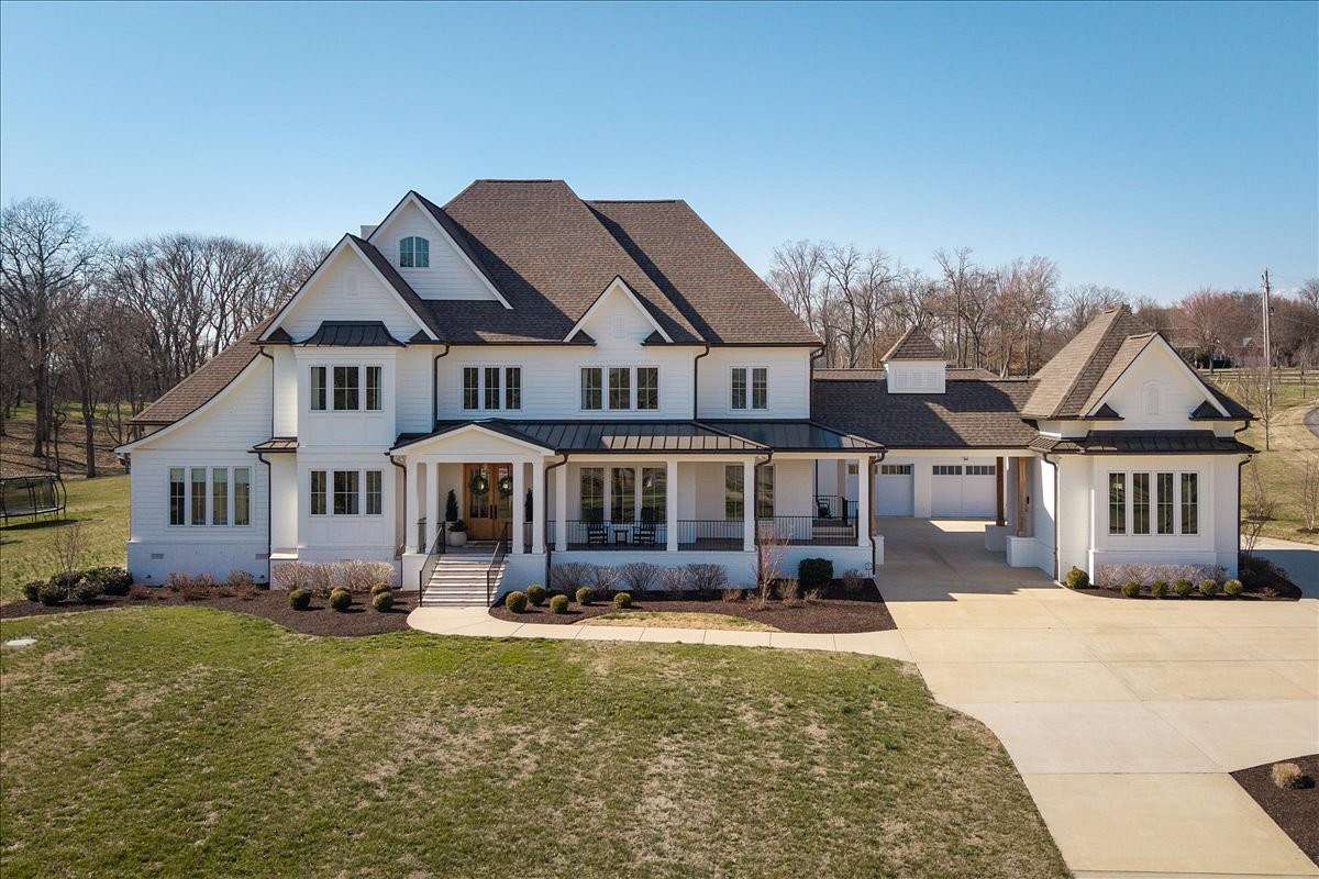 6.5 Acres of Land with Home for Sale in Lebanon, Tennessee