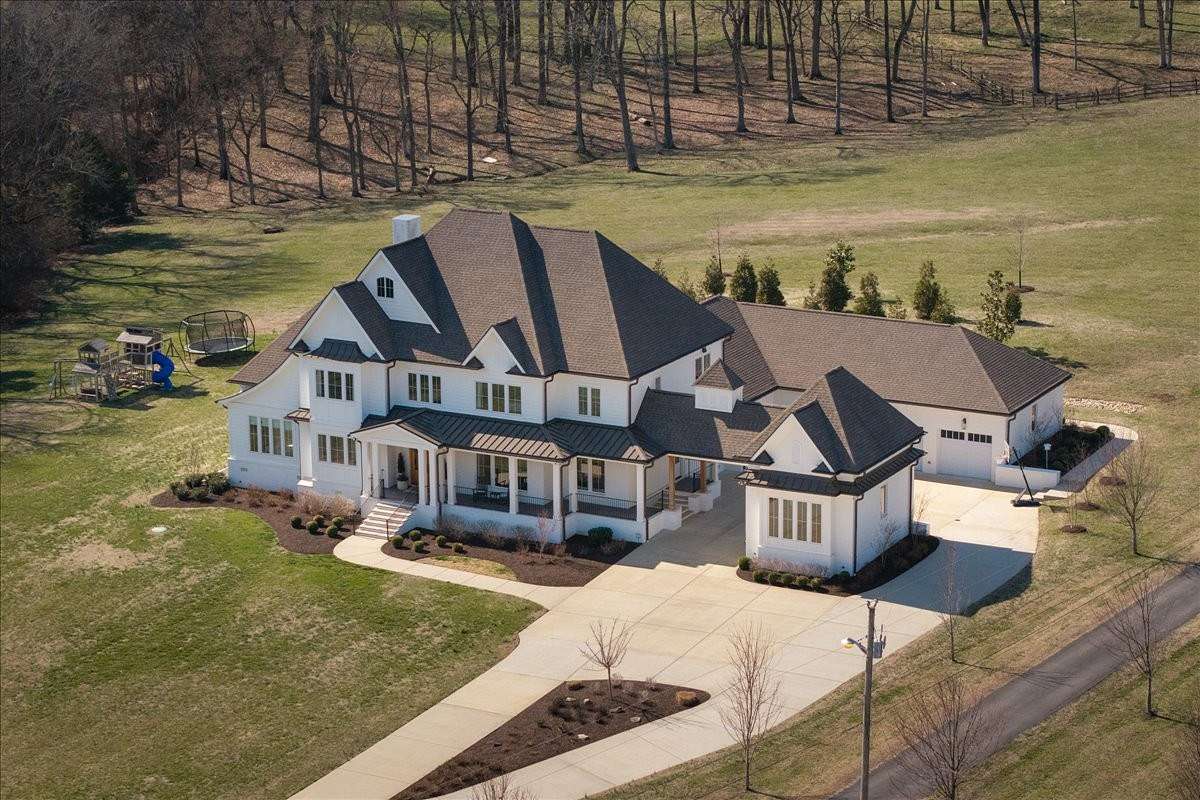 6.5 Acres of Land with Home for Sale in Lebanon, Tennessee