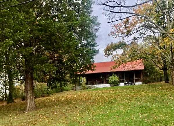 4.75 Acres of Land with Home for Sale in Springfield, Tennessee