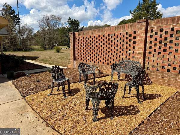 1.5 Acres of Land with Home for Lease in Bogart, Georgia