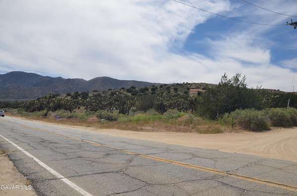 5.65 Acres of Residential Land for Sale in Juniper Hills, California