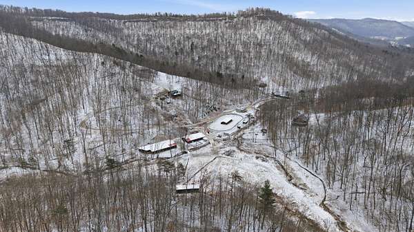 355 Acres of Recreational Land with Home for Lease in Stanton, Kentucky