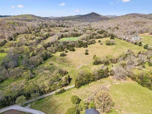 135 Acres of Land for Auction in Auburntown, Tennessee