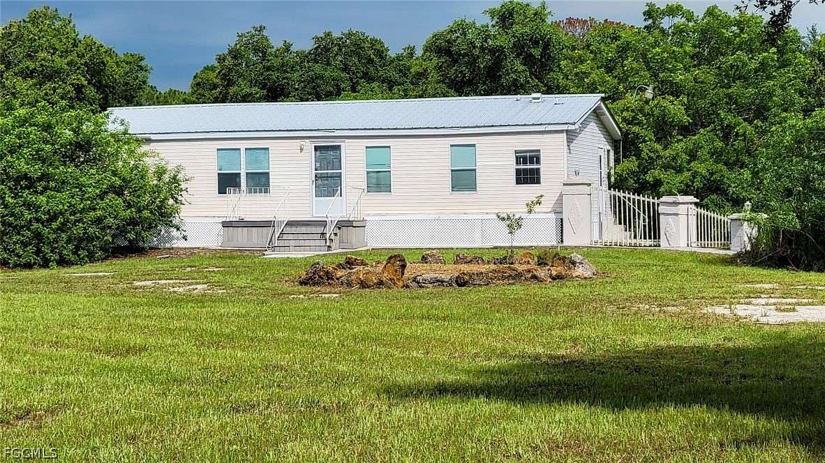 2.77 Acres of Land with Home for Lease in Clewiston, Florida