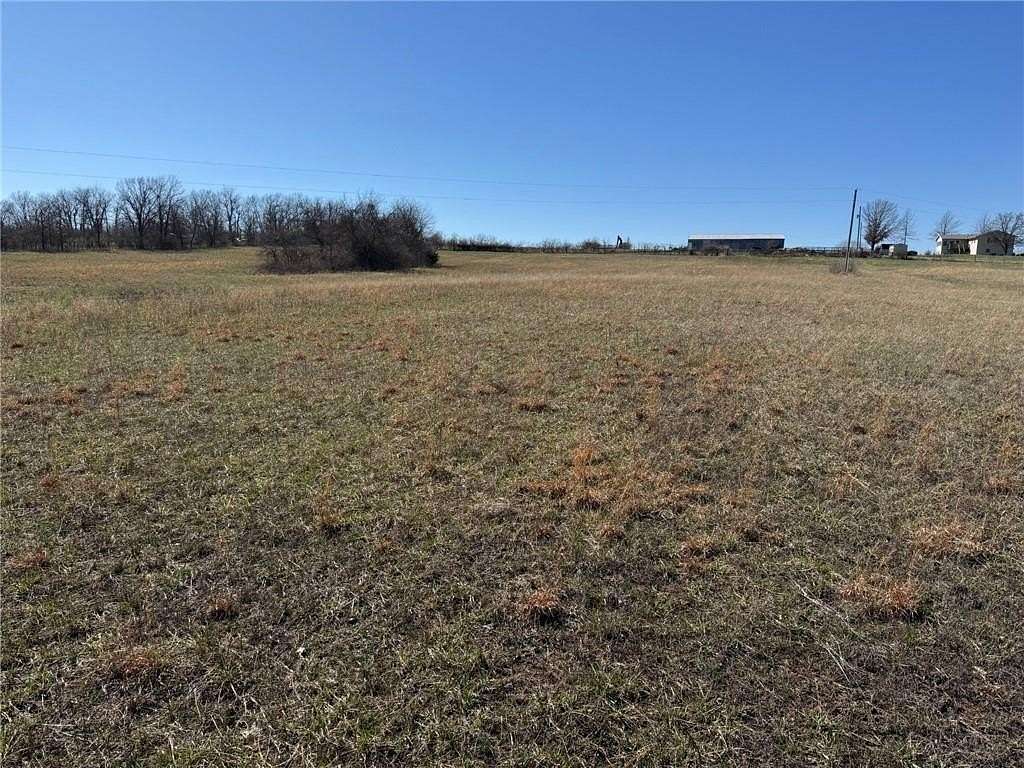 5 Acres of Residential Land for Sale in Warrensburg, Missouri