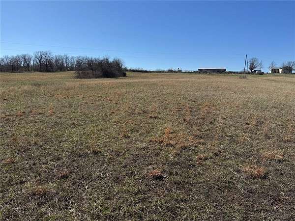 5 Acres of Residential Land for Sale in Warrensburg, Missouri