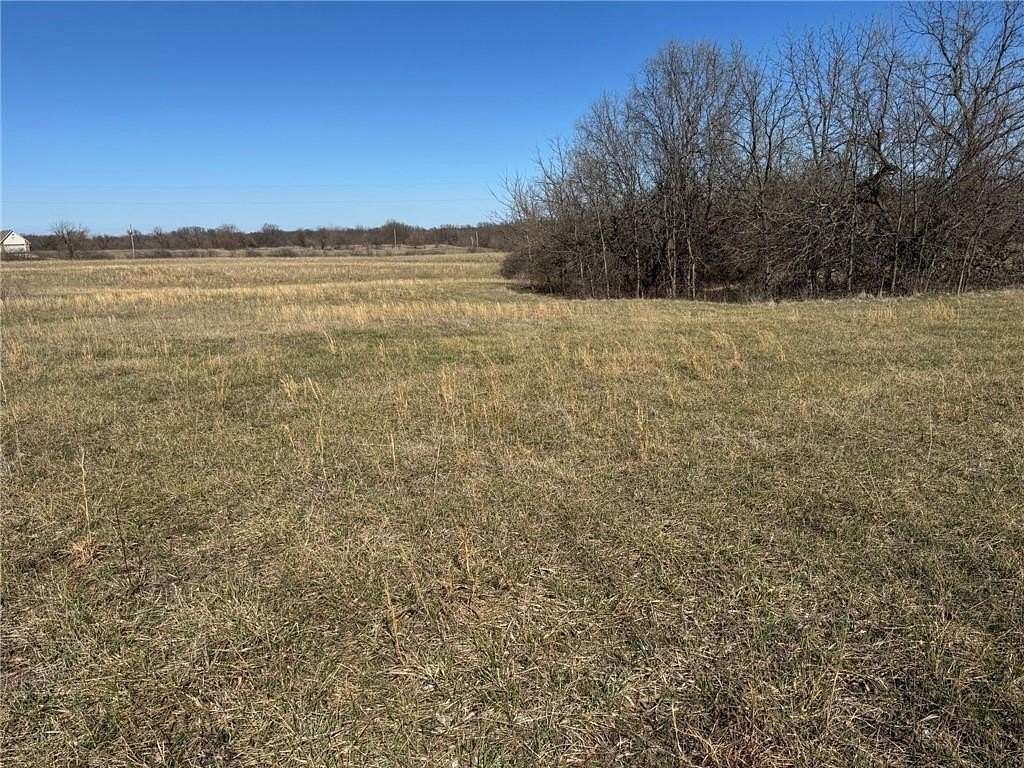 5 Acres of Land for Sale in Warrensburg, Missouri