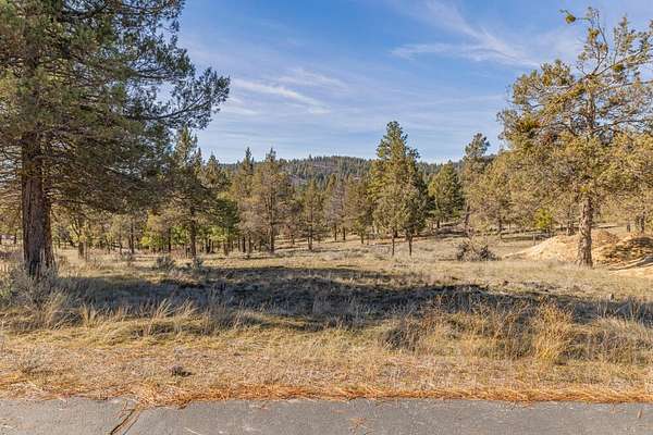 0.57 Acres of Residential Land for Sale in Klamath Falls, Oregon
