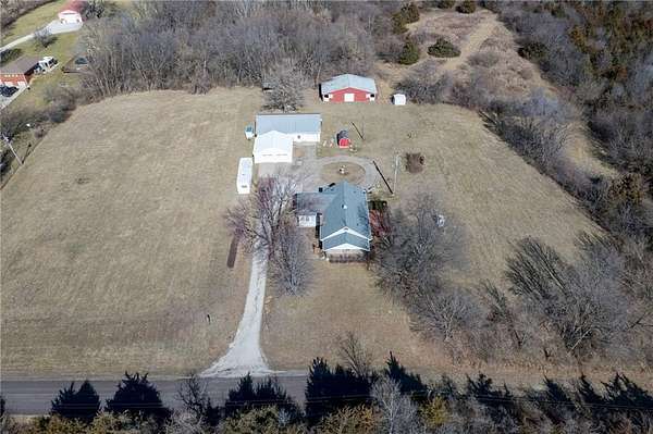 18.7 Acres of Land with Home for Sale in St. Joseph, Missouri