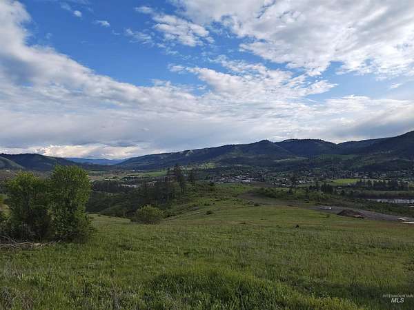 9.68 Acres of Residential Land for Sale in Kamiah, Idaho