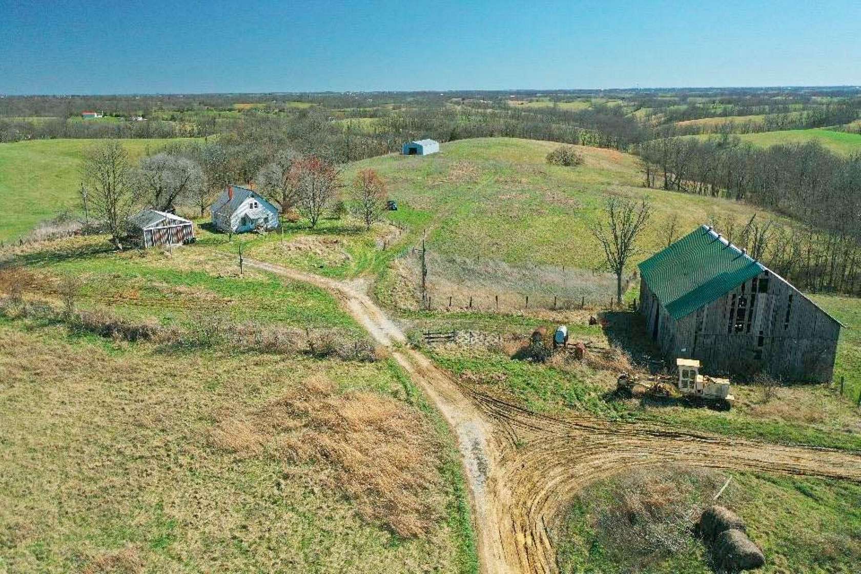 810 Acres of Land with Home for Sale in Carlisle, Kentucky