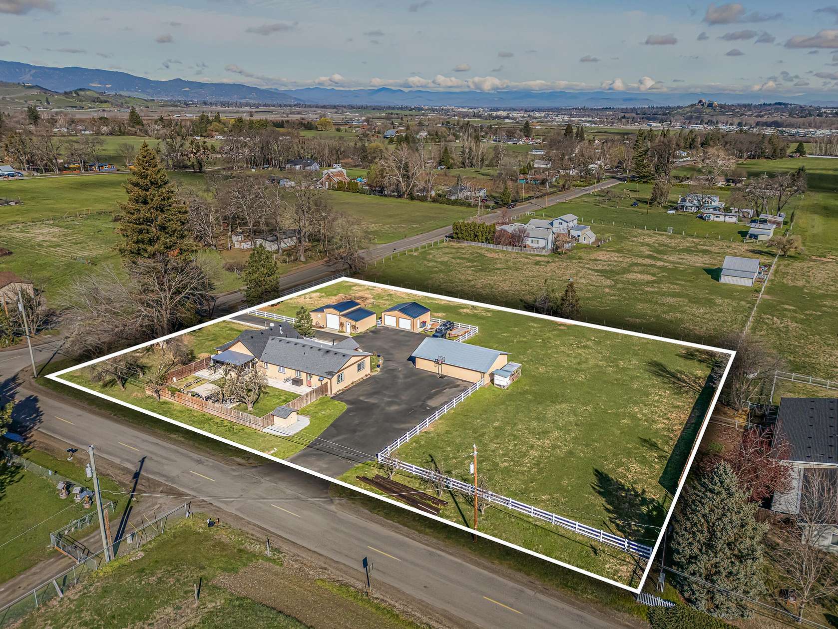 1.56 Acres of Land with Home for Sale in Medford, Oregon