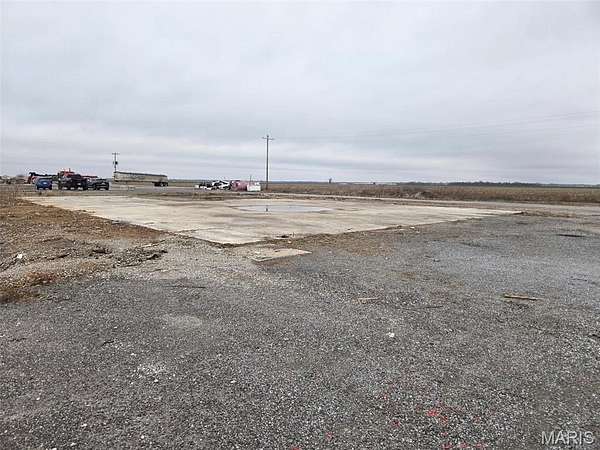 0.86 Acres of Commercial Land for Sale in Carlyle, Illinois