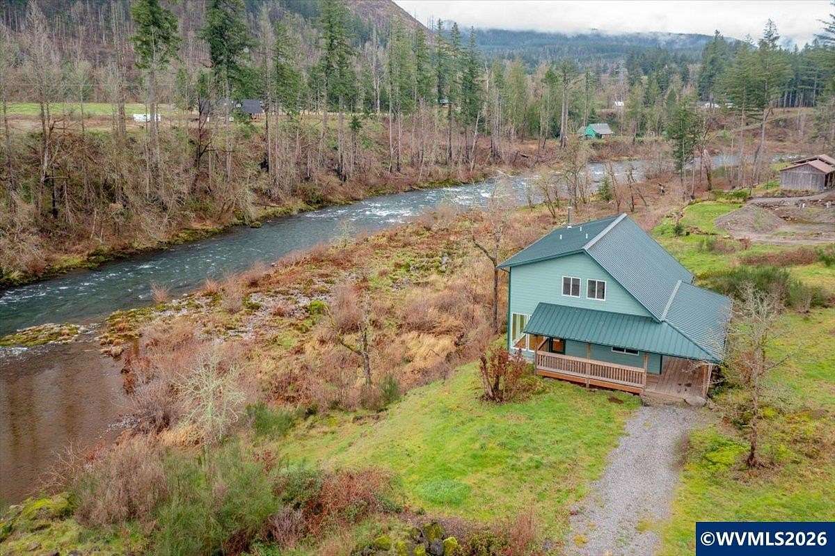 2.5 Acres of Land with Home for Sale in Gates, Oregon