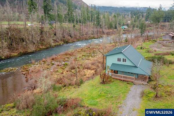 2.5 Acres of Land with Home for Sale in Gates, Oregon