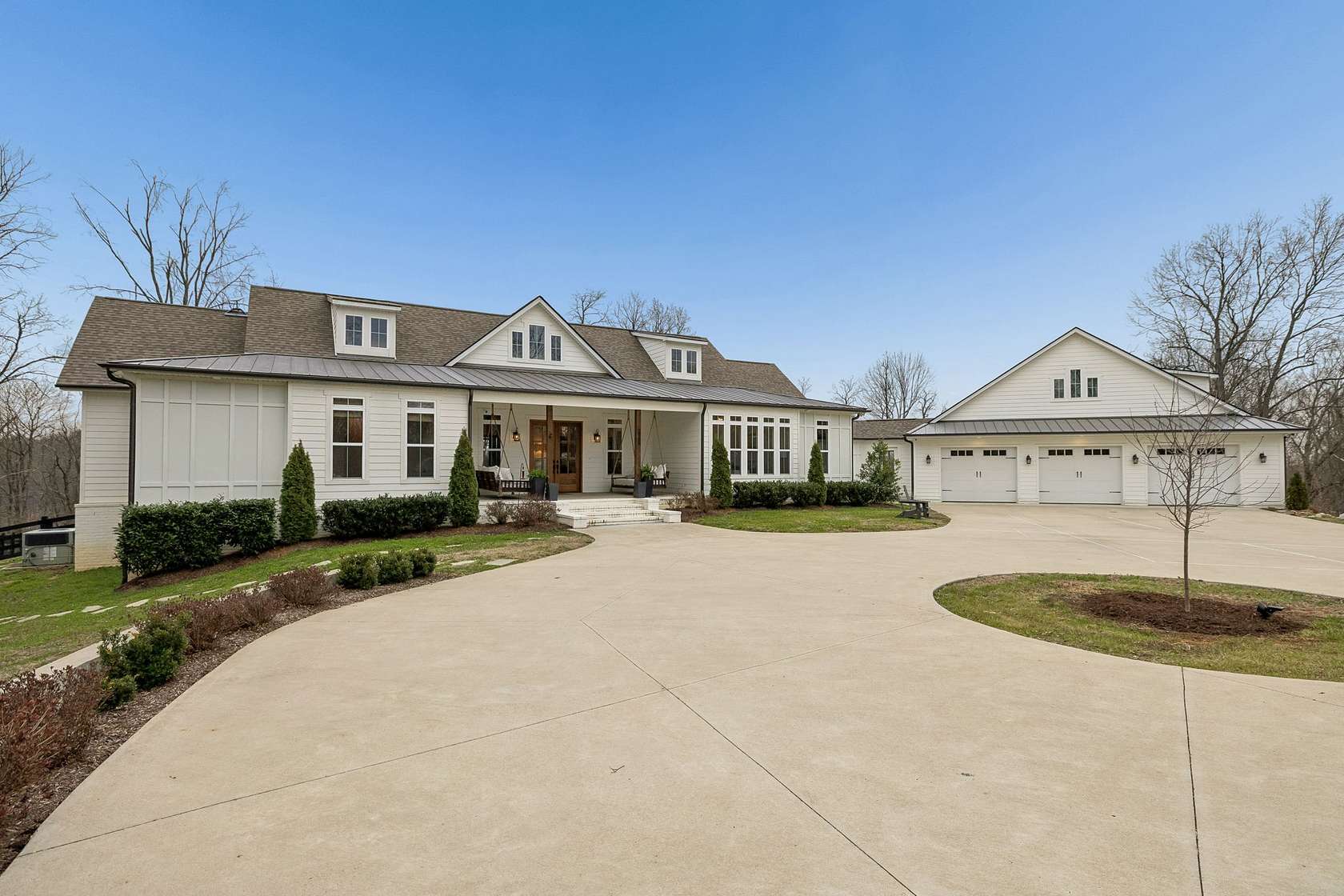 34 Acres of Land with Home for Sale in Columbia, Tennessee